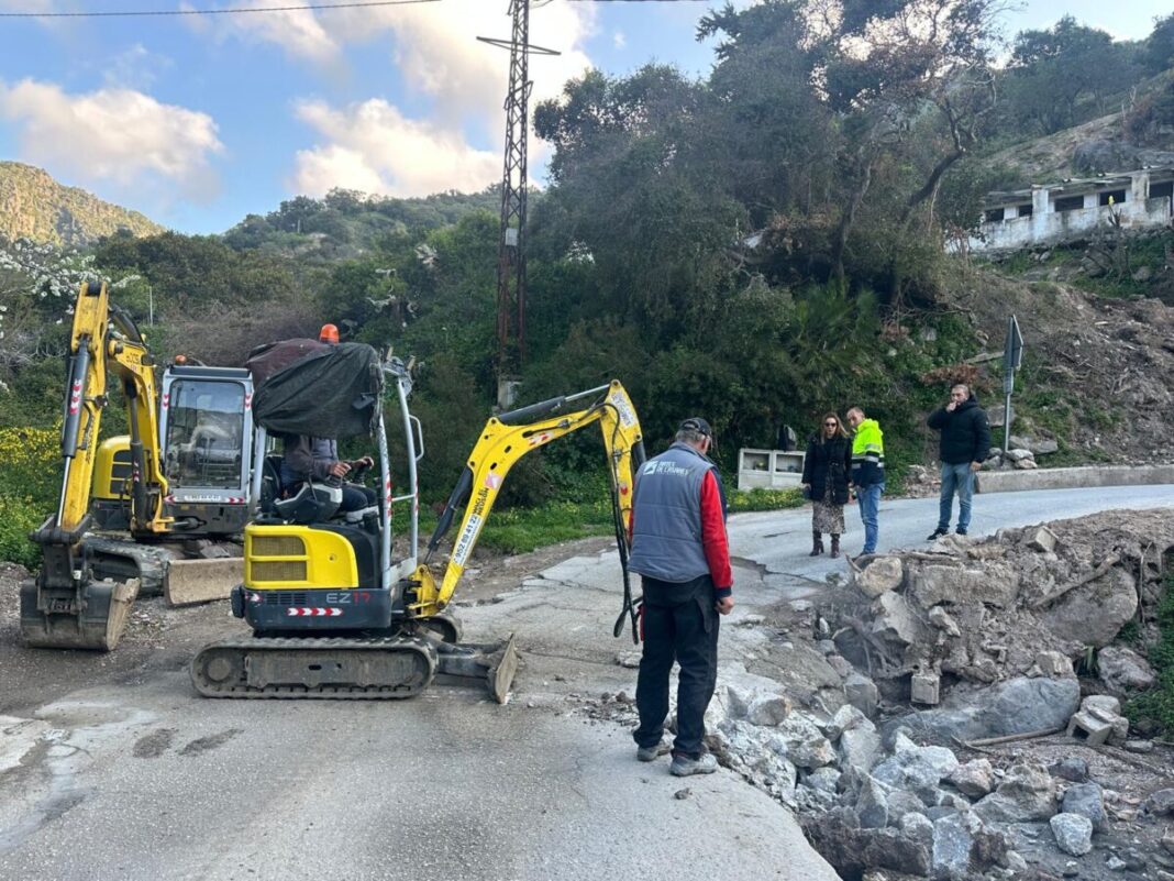 Casares inicia las obras de mejora del acceso de La Albarrá al Puerto de Ronda con una nueva pasarela y semáforos